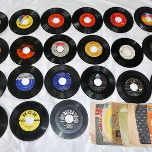 SUPER LOT OF 20 45'S & 1 33'S RECORDS - VINTAGE - SOME GREAT ARTISTS & TITLES 8